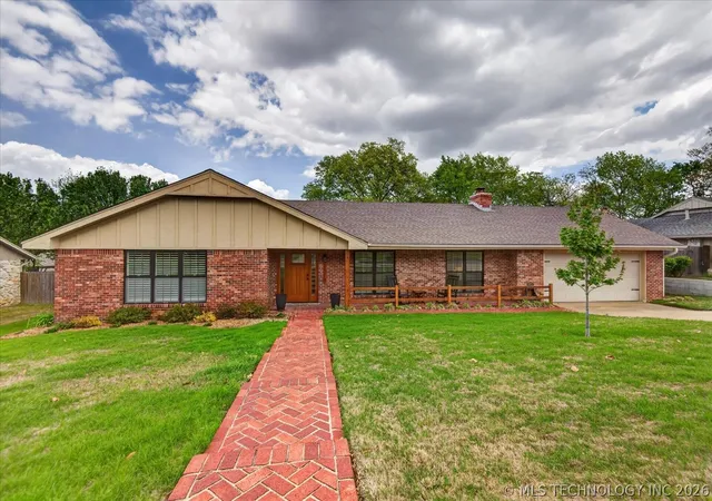 2nd image of 2516 Williamsburg St S, Bartlesville, OK 74006 | MLS# 2616087