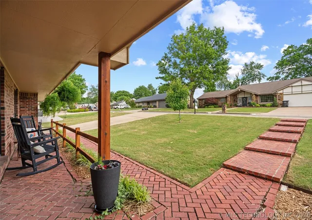 4th image of 2516 Williamsburg St S, Bartlesville, OK 74006 | MLS# 2616087