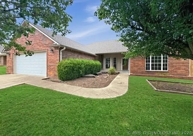 Homes for sale in Okmulgee, OK | 801 Juniper Rd, Okmulgee, OK 74447 | MLS# 2615404