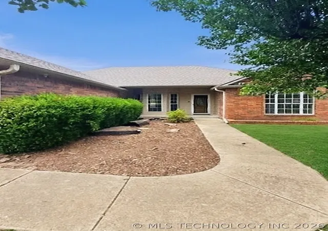 Homes for sale in Okmulgee, OK | 801 Juniper Rd, Okmulgee, OK 74447 | MLS# 2615404