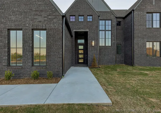 Photo 2 of Single family home for sale at 11023 N 86th Eastcourt, Owasso, OK 74055 | MLS# 2616324 | Listing updated on 2026-08-20