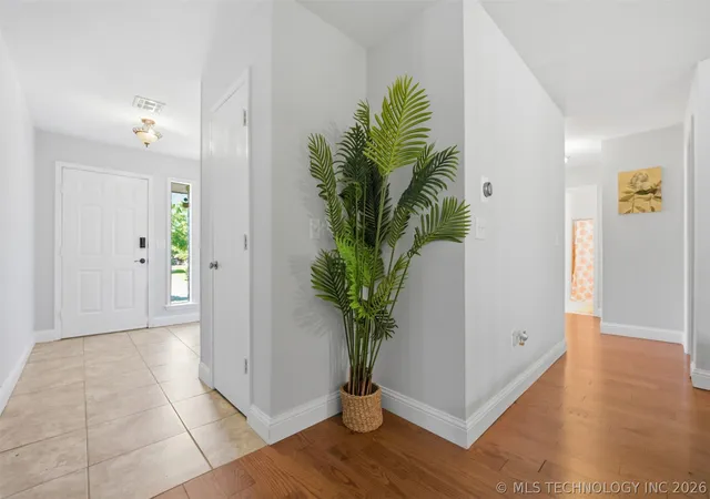Photo 3 of Single family home for sale at 1201 John Rd, Ardmore, OK 73401 | MLS# 2614135 | Listing updated on 2026-09-24