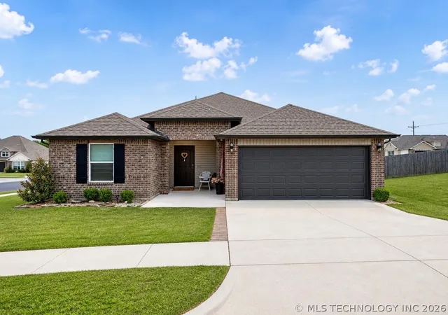 Homes for sale in Bartlesville, OK | 3013 Blake Cir, Bartlesville, OK 74006 | MLS# 2616327