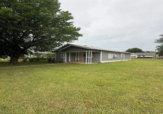 image of 1202 W Division St, Henryetta, OK 74437 | MLS# 2616442