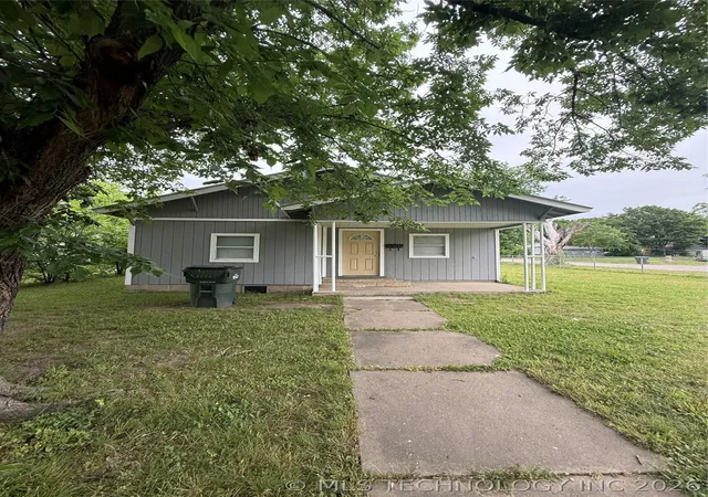 image of 1202 W Division St, Henryetta, OK 74437 | MLS# 2616442
