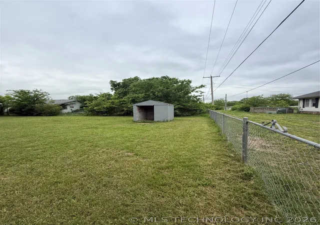 34th image of 1202 W Division St, Henryetta, OK 74437 | MLS# 2616442