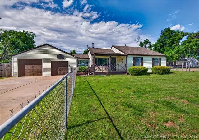 Homes for sale in Bartlesville, OK | 4318 Michigan St, Bartlesville, OK 74006 | MLS# 2616199