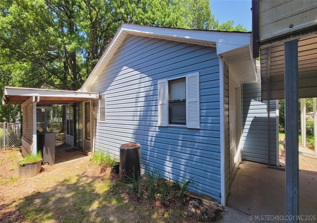 Photo 3 of Single family home for sale at 417377 Bridgeport Rd, Eufaula, OK 74432 | MLS# 2616034 | Listing updated on 2026-08-24