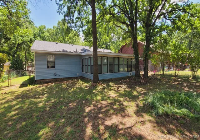 Photo 4 of Single family home for sale at 417377 Bridgeport Rd, Eufaula, OK 74432 | MLS# 2616034 | Listing updated on 2026-08-24