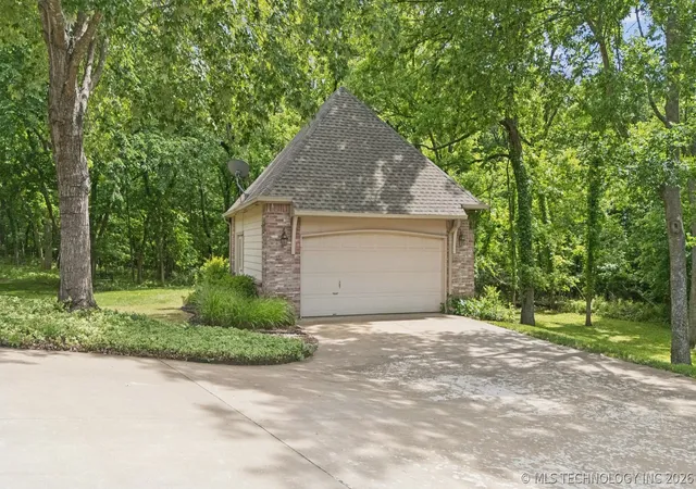 Homes for sale in Catoosa, OK | 201 W Deer Valley Dr, Catoosa, OK 74015 | MLS# 2614207