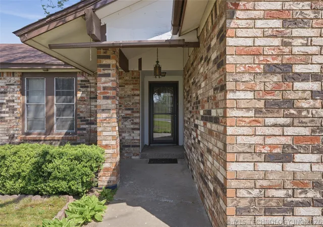 Homes for sale in Wagoner, OK | 1204 Sw 12th Pl, Wagoner, OK 74467 | MLS# 2616542