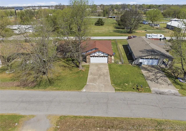 Homes for sale in Wagoner, OK | 1204 Sw 12th Pl, Wagoner, OK 74467 | MLS# 2616542