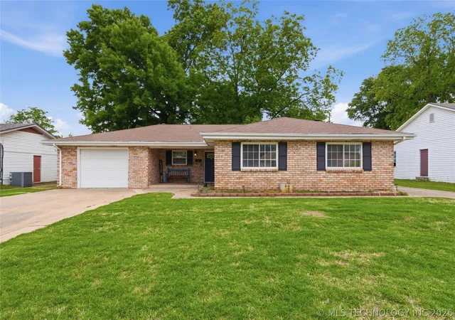 Homes for sale in Okmulgee, OK | 1309 E 13th St, Okmulgee, OK 74447 | MLS# 2616671