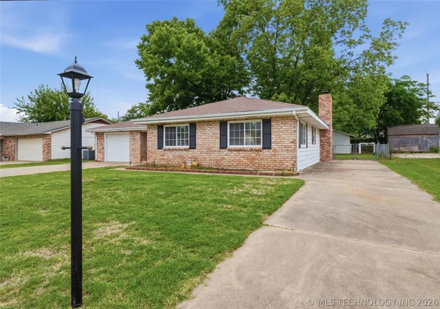 Homes for sale in Okmulgee, OK | 1309 E 13th St, Okmulgee, OK 74447 | MLS# 2616671