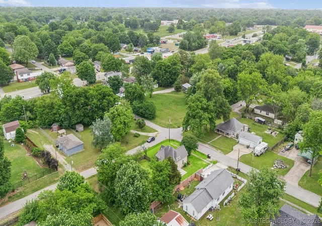 Homes for sale in Coweta, OK | 422 S Bristow Ave, Coweta, OK 74429 | MLS# 2616501