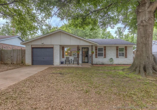 Homes for sale in Bristow, OK | 1119 S Oak St, Bristow, OK 74010 | MLS# 2616509