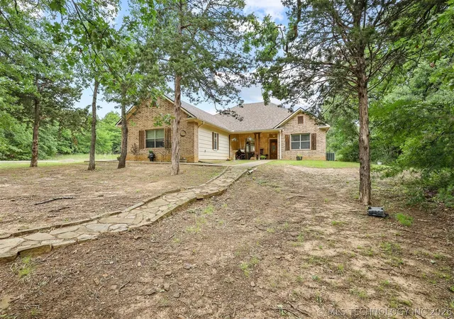 Photo 2 of Single family home for sale at 6644 Black Oak Trl, Kingston, OK 73439 | MLS# 2616783 | Listing updated on 2026-08-20
