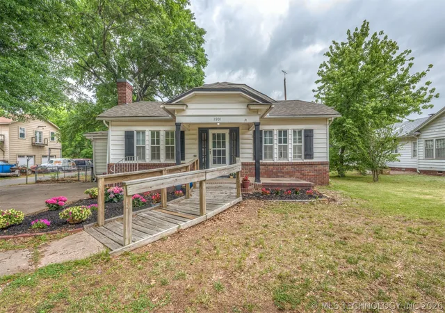 Homes for sale in Okmulgee, OK | 1901 E 9th St, Okmulgee, OK 74447 | MLS# 2615590