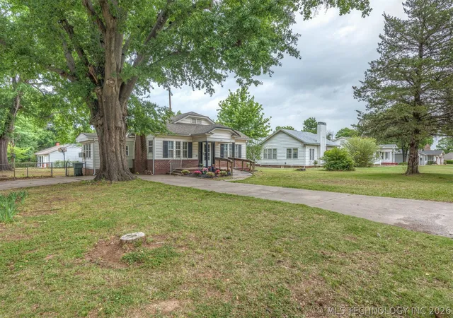 Homes for sale in Okmulgee, OK | 1901 E 9th St, Okmulgee, OK 74447 | MLS# 2615590