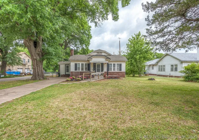 Photo 3 of Single family home for sale at 1901 E 9th Street, Okmulgee, OK 74447 | MLS# 2615590 | Listing updated on 2026-10-01