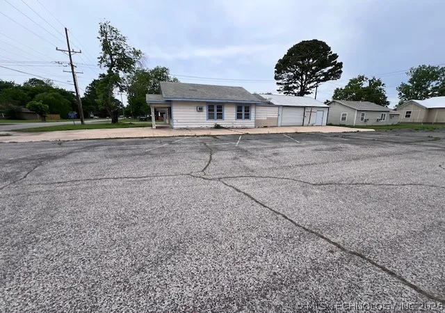Homes for sale in Madill, OK | 14 W Francis St, Madill, OK 73446 | MLS# 2616869