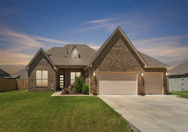 Photo 1 of Single family home for sale at 182 N Phillips St, Skiatook, OK 74070 | MLS# 2616699 | Listing updated on 2026-08-26
