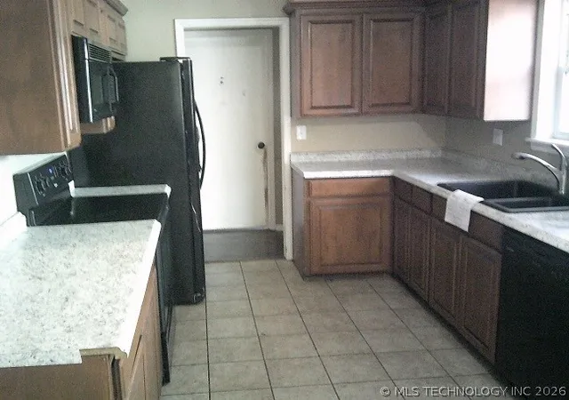 Homes for sale in Bartlesville, OK | 124 S Fenway Pl, Bartlesville, OK 74006 | MLS# 2616929