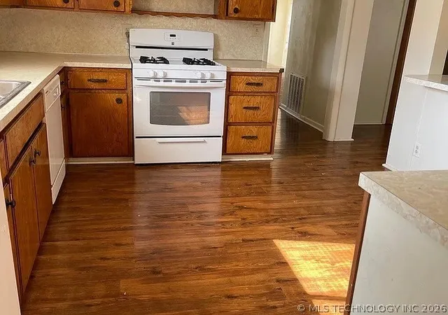 Photo 5 of Single family home for sale at 615 N 1st Street, Broken Arrow, OK 74012 | MLS# 2616985 | Listing updated on 2026-08-25