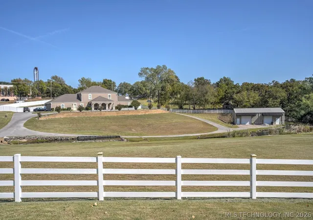 2nd image of 1241 Circle Dr, Sapulpa, OK 74066 | MLS# 2617027