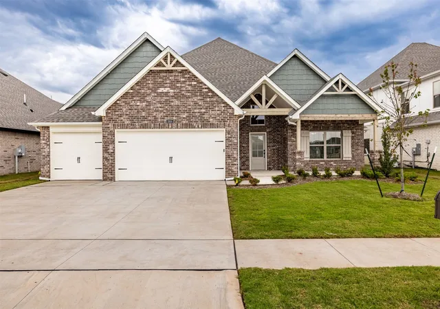 Photo 1 of Single family home for sale at 2916 E Northampton St, Broken Arrow, OK 74014 | MLS# 2617035 | Listing updated on 2026-10-07