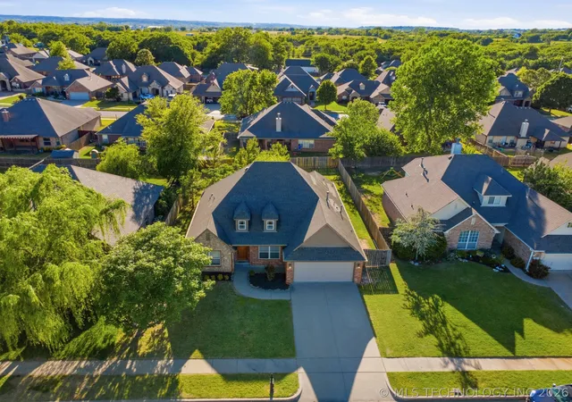 Homes for sale in Glenpool, OK | 14738 Courtney Dr, Glenpool, OK 74033 | MLS# 2616337