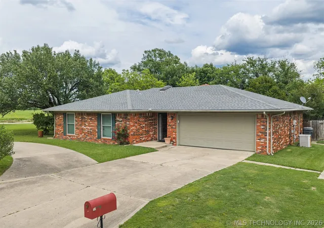 1st image of 1726 Downing St, Ardmore, OK 73401 | MLS# 2617072