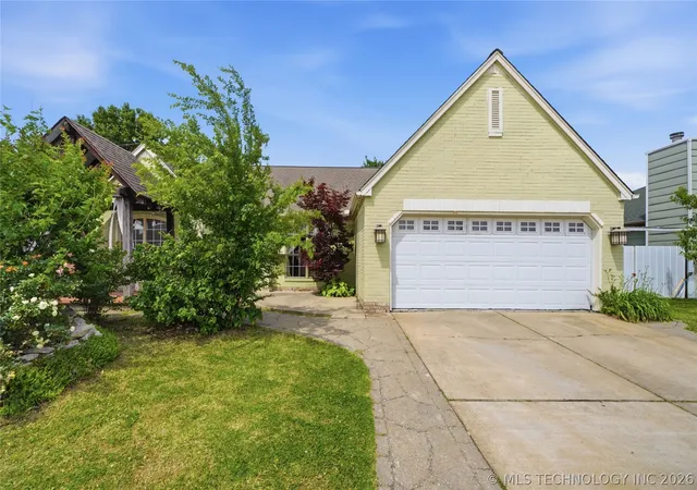 Photo 1 of Sale Pending at 3226 N 2nd Place, Broken Arrow, OK 74012 | MLS# 2616632 | Listing updated on 2026-09-28
