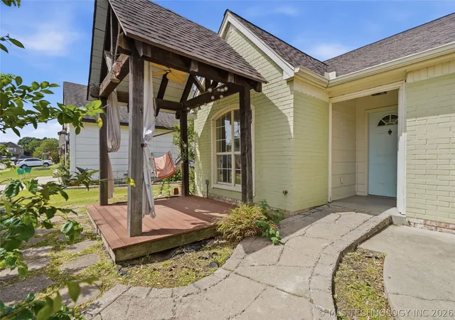 Photo 3 of Sale Pending at 3226 N 2nd Place, Broken Arrow, OK 74012 | MLS# 2616632 | Listing updated on 2026-09-28