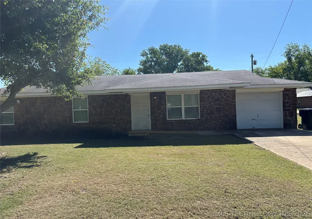 Homes for sale in Okmulgee, OK | 901 N Kern Ave, Okmulgee, OK 74447 | MLS# 2617124