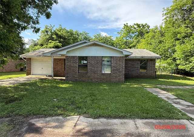 Homes for sale in Hugo, OK | 1209 W Kiamichi St, Hugo, OK 74743 | MLS# 2617148