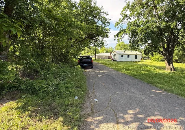 4th image of 1209 W Kiamichi St, Hugo, OK 74743 | MLS# 2617148