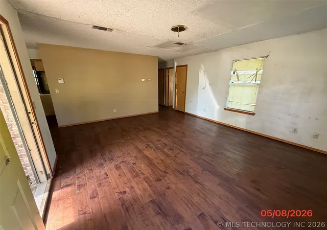 5th image of 1209 W Kiamichi St, Hugo, OK 74743 | MLS# 2617148