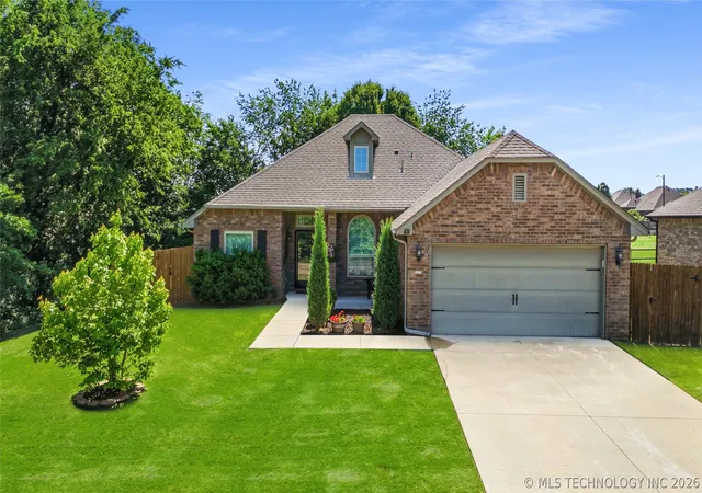 Homes for sale in Broken Arrow, OK | 101 S 47th St, Broken Arrow, OK 74014 | MLS# 2617164