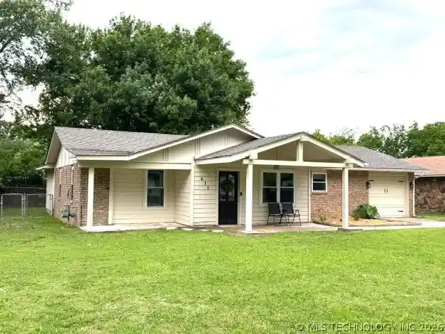 Single family home for sale at 611 N Washington Ave, Wagoner, OK 74467 | MLS# 2617138