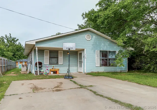 2nd image of 218 S 3rd Ave, Stroud, OK 74079 | MLS# 2615756