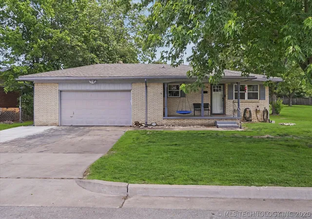 Homes for sale in Skiatook, OK | 1225 S Russell St, Skiatook, OK 74070 | MLS# 2616824