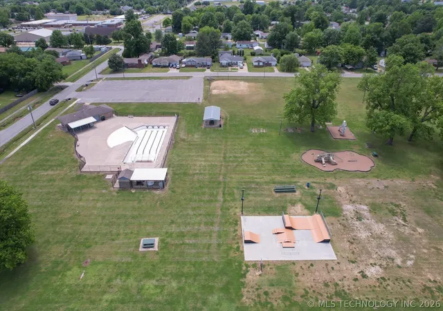 Homes for sale in Skiatook, OK | 200 W Oak St, Skiatook, OK 74070 | MLS# 2616830
