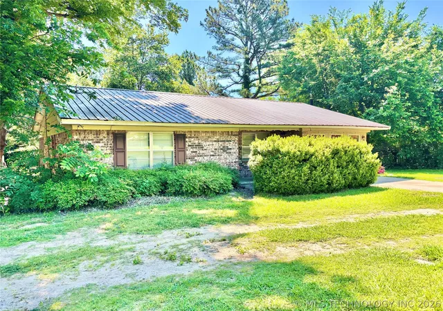Homes for sale in Stigler, OK | 904 N Broadway St, Stigler, OK 74462 | MLS# 2617266