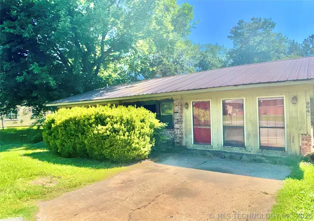 Homes for sale in Stigler, OK | 904 N Broadway St, Stigler, OK 74462 | MLS# 2617266