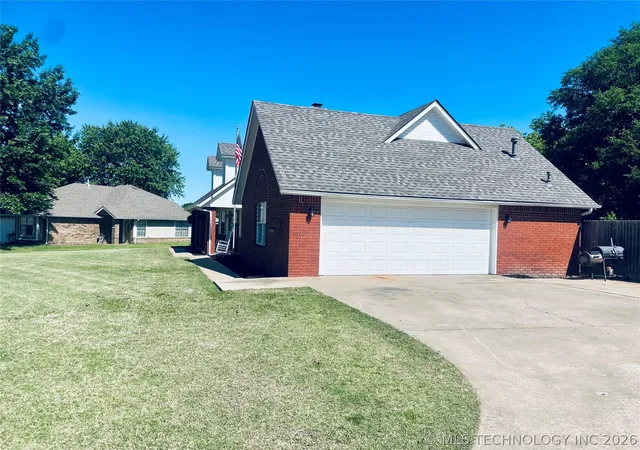 Photo 3 of Single family home for sale at 320 Heritage, Fort Gibson, OK 74434 | MLS# 2617331 | Listing updated on 2026-08-20