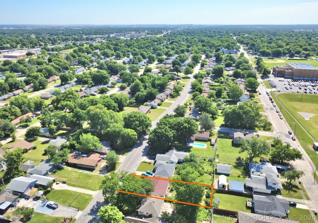 33rd image of 3528 E 4th St S, Tulsa, OK 74112 | MLS# 2612727