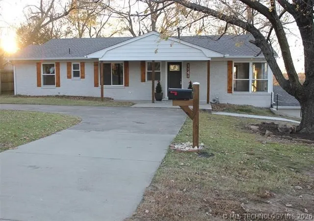 Photo 1 of Single family home for sale at 1141 N Country Clb Rd, Muskogee, OK 74403 | MLS# 2617359 | Listing updated on 2026-08-20