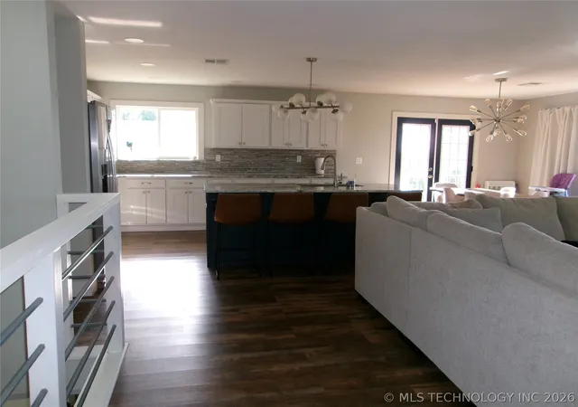 Photo 2 of Single family home for sale at 1141 N Country Clb Rd, Muskogee, OK 74403 | MLS# 2617359 | Listing updated on 2026-08-20