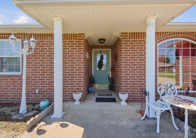 Homes for sale in Grove, OK | 802 E 10Th Ter, Grove, OK 74344 | MLS# 2615899